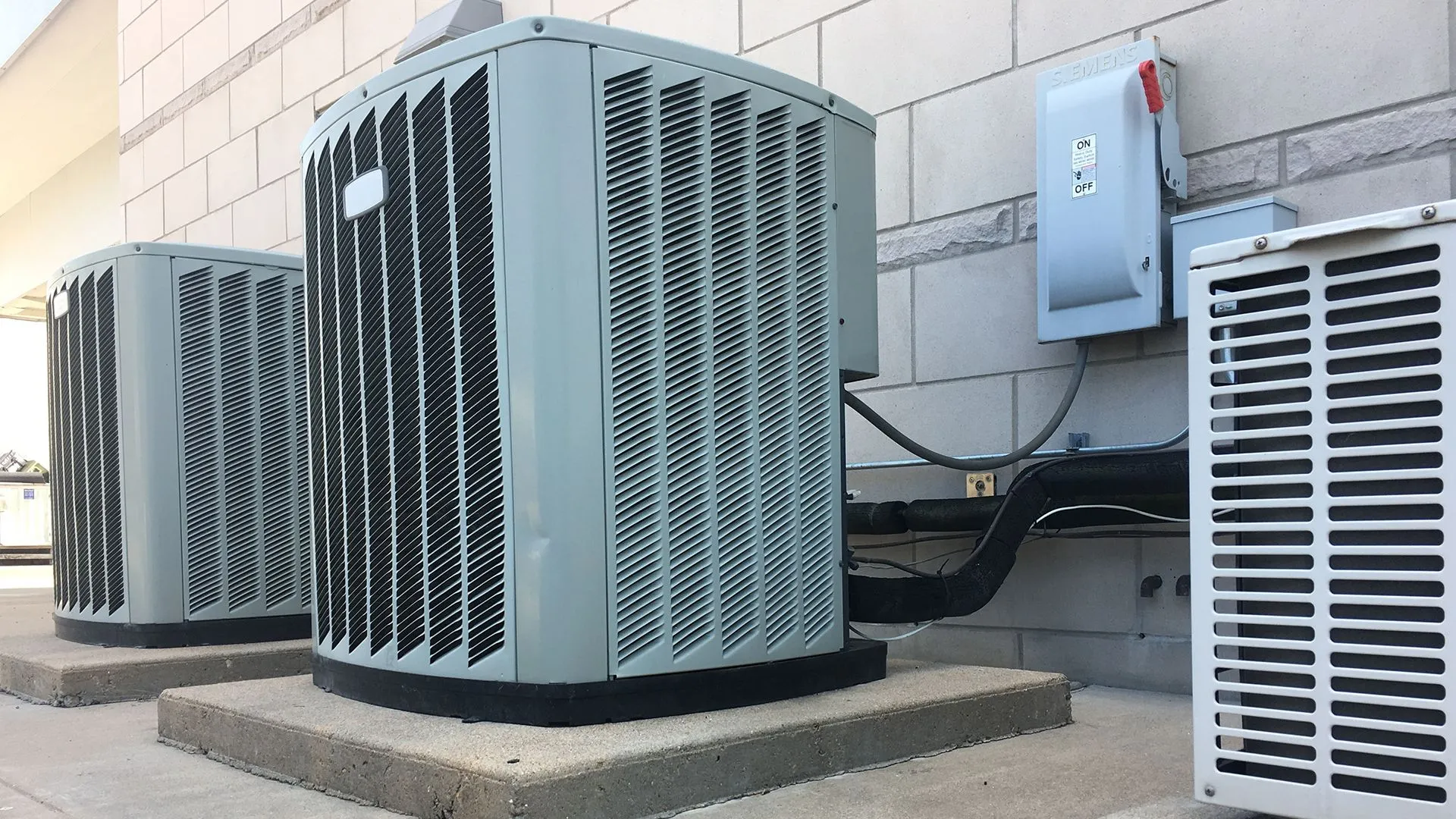 ARROW MECHANICAL HEATING AND COOLING LLC logo